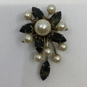 Vtg BEAU JEWELS ? faux pearl crystal rhinestone brooch